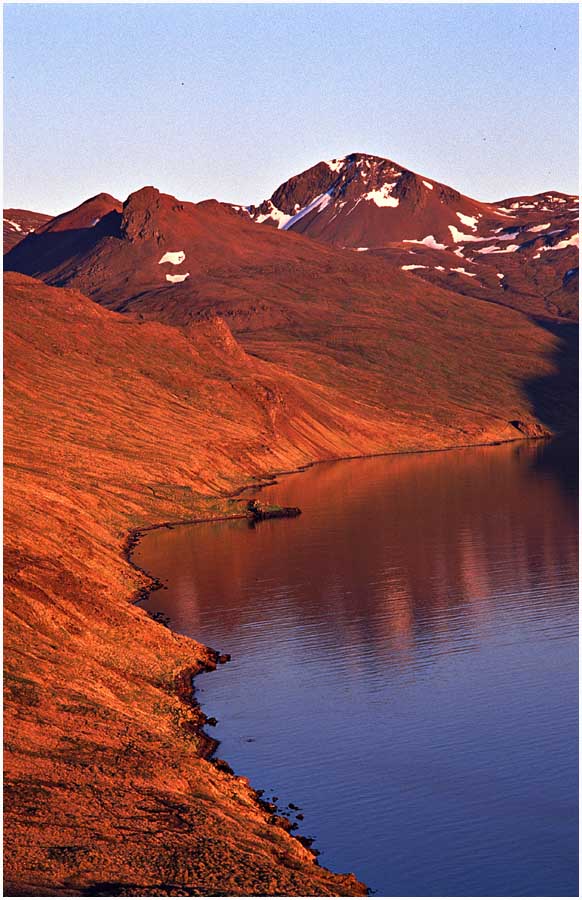 Fjord in Gold getaucht