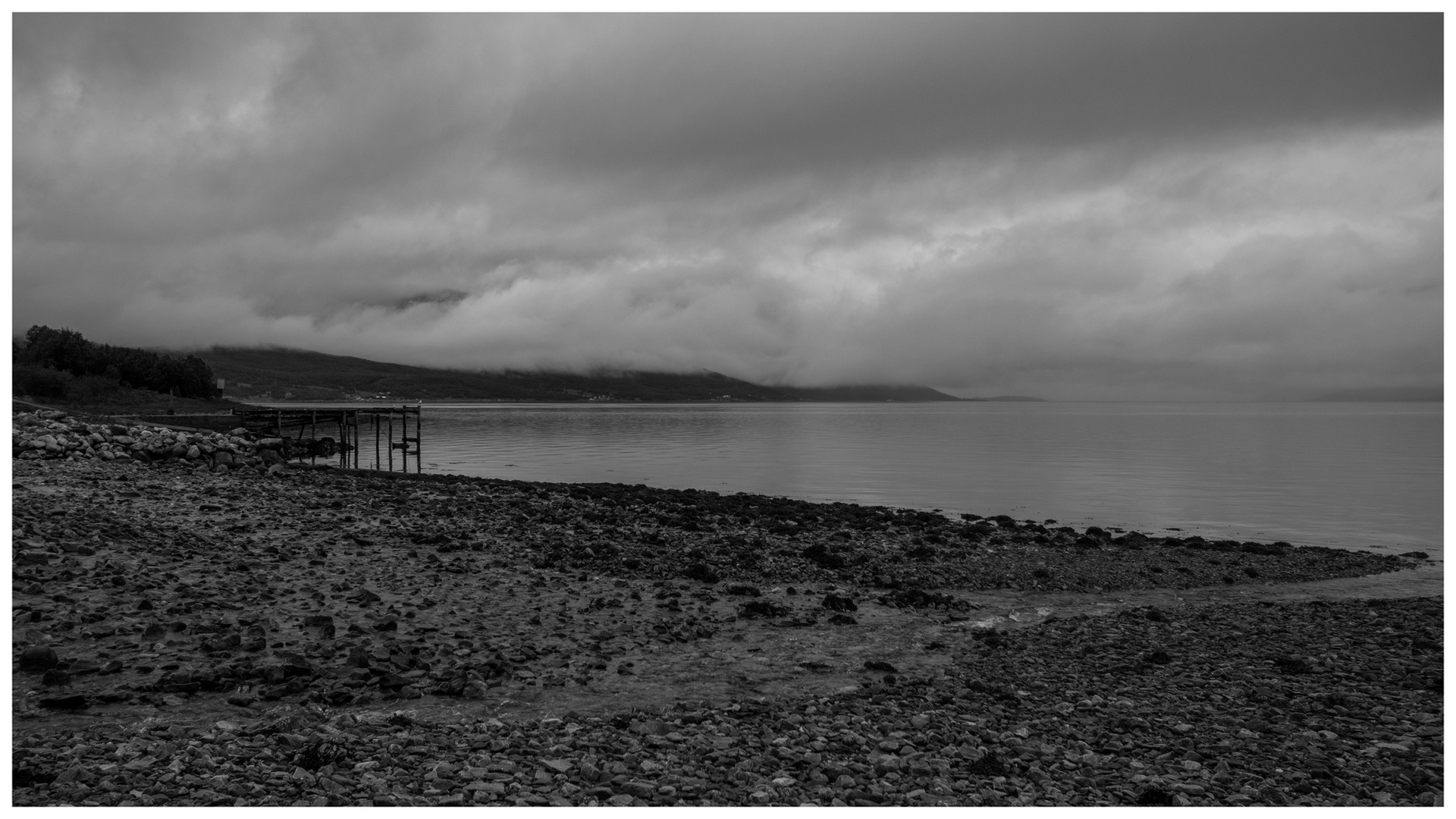 Fjord nach dem Regen