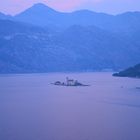 Fjord von Kotor in der Morgendämmerung