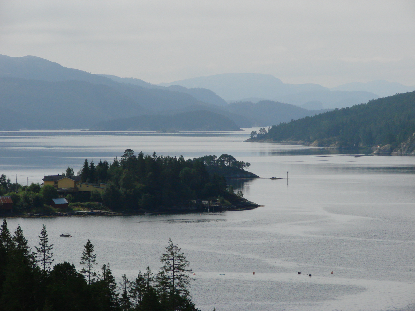 fjorde, berge und nessi ?