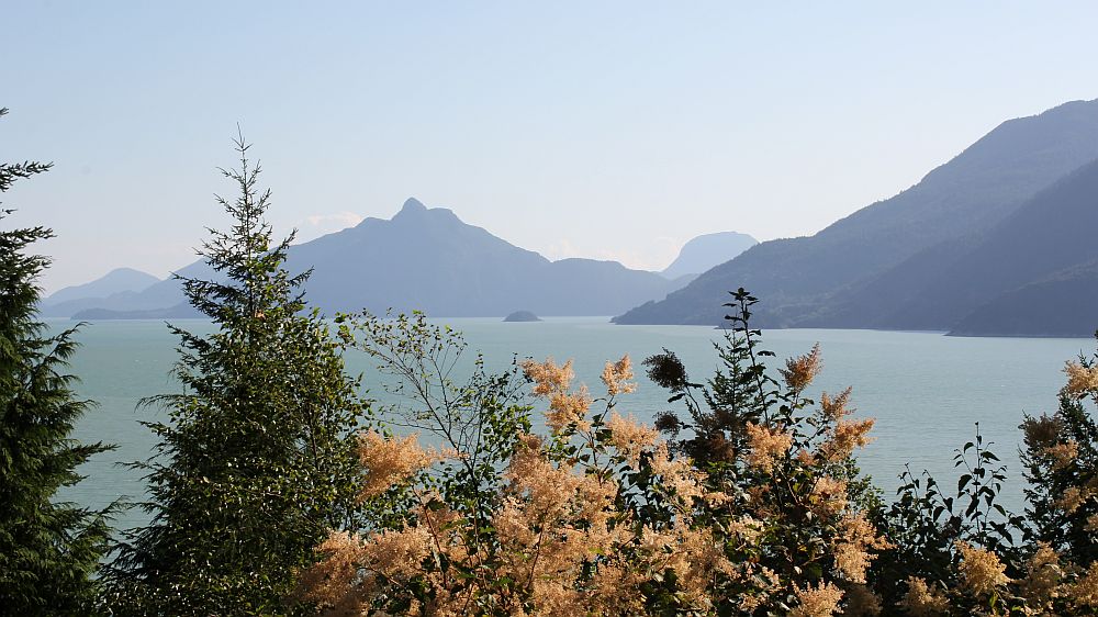 Fjordlandschaft am Hwy. 99 nördlich von Vancouver