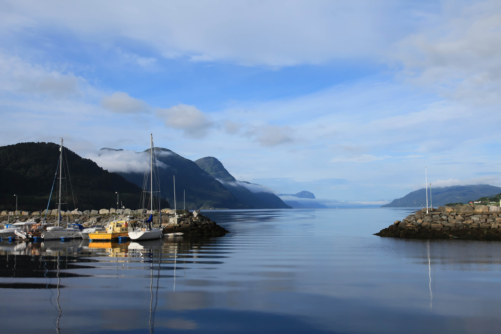 Fjordlandschaft bei Alesund/ Norwegen