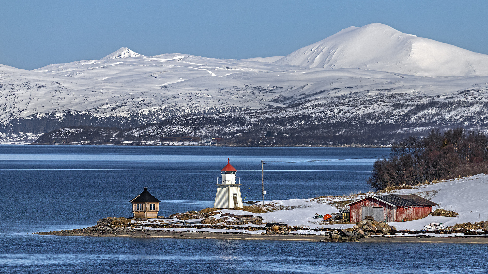 FJORDLANDSCHAFT bei Finnsnes/Troms (NOR)