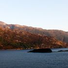 Fjordlandschaft bei Sonnenuntergang