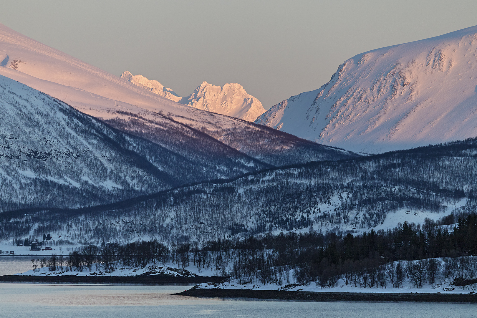 Fjordlandschaft zwischen TROMSÖ und SKERVOY