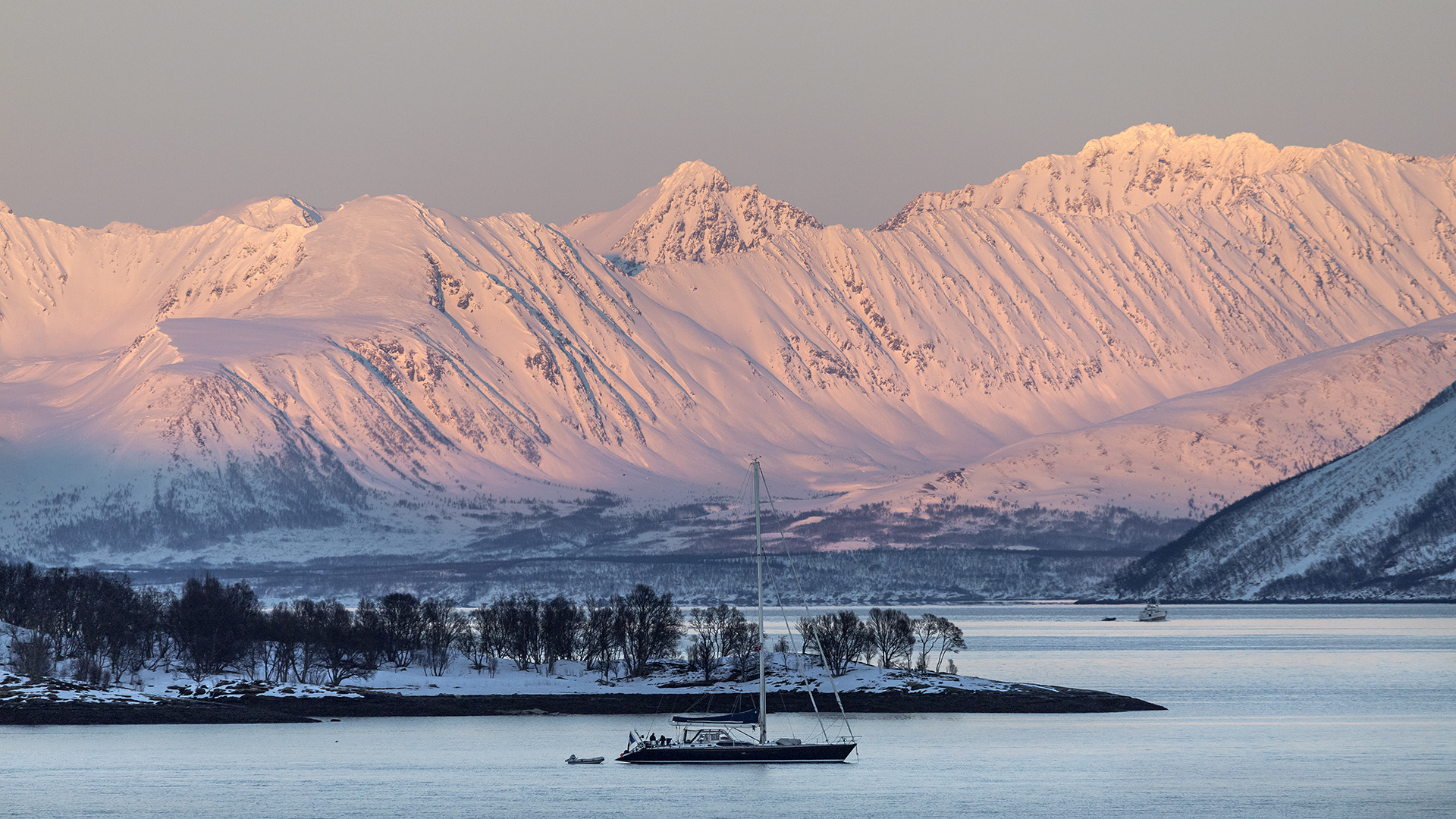 FJORDLANDSCHAFT zwischen TROMSÖ und SKJERVOY