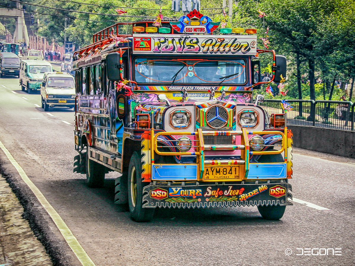 FJVS-Rider - buntes Jeepney in Bagiou
