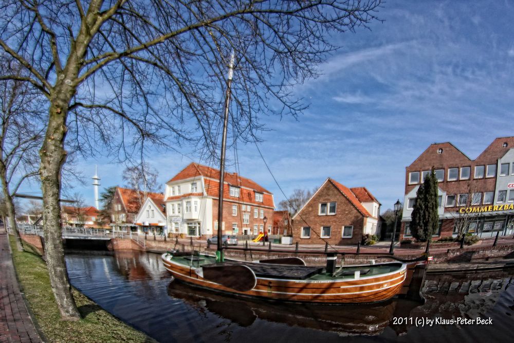 Flachboot im Hauptkanal von Papenburg