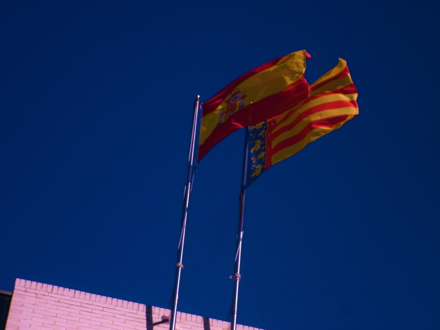 Flage von Spanien in Valencia. Bandera de España en Valencia. 