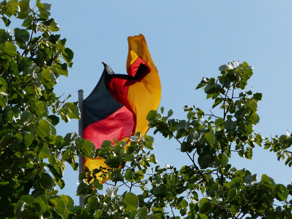 Flagge überm Parlamentsgebäude "Unter den Linden"