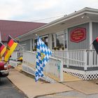 Flaggen zum Oktoberfest in Lovettsville, Bonnies Country Kitchen, VA, USA
