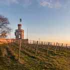 Flaggenturm in der Morgensonne.