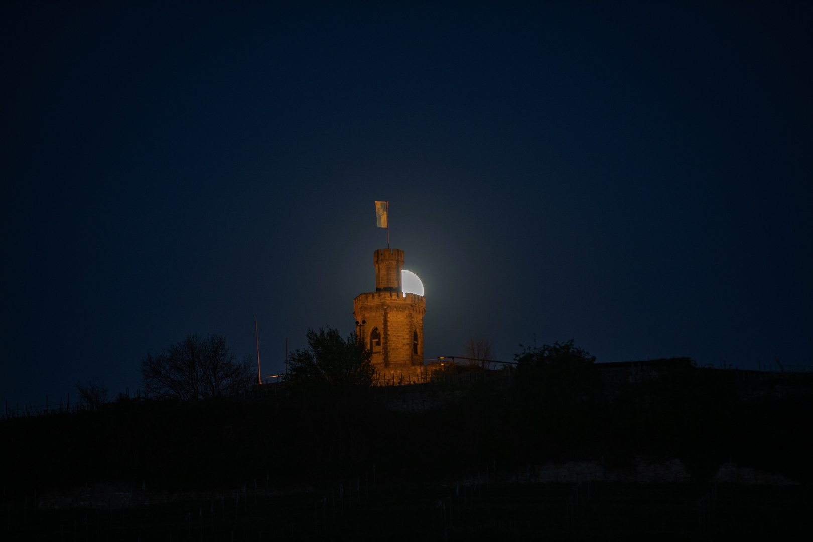 Flaggenturm_Viertelmond