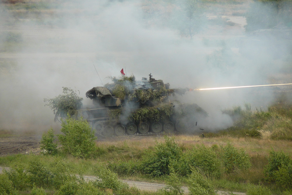 Flak - Panzer beim scharfen Schuss