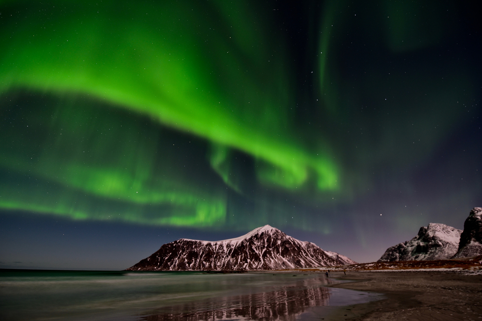 Flakstad Beach