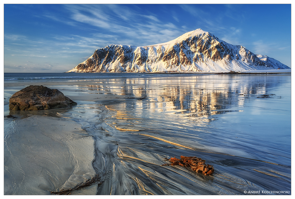 Flakstad Beach