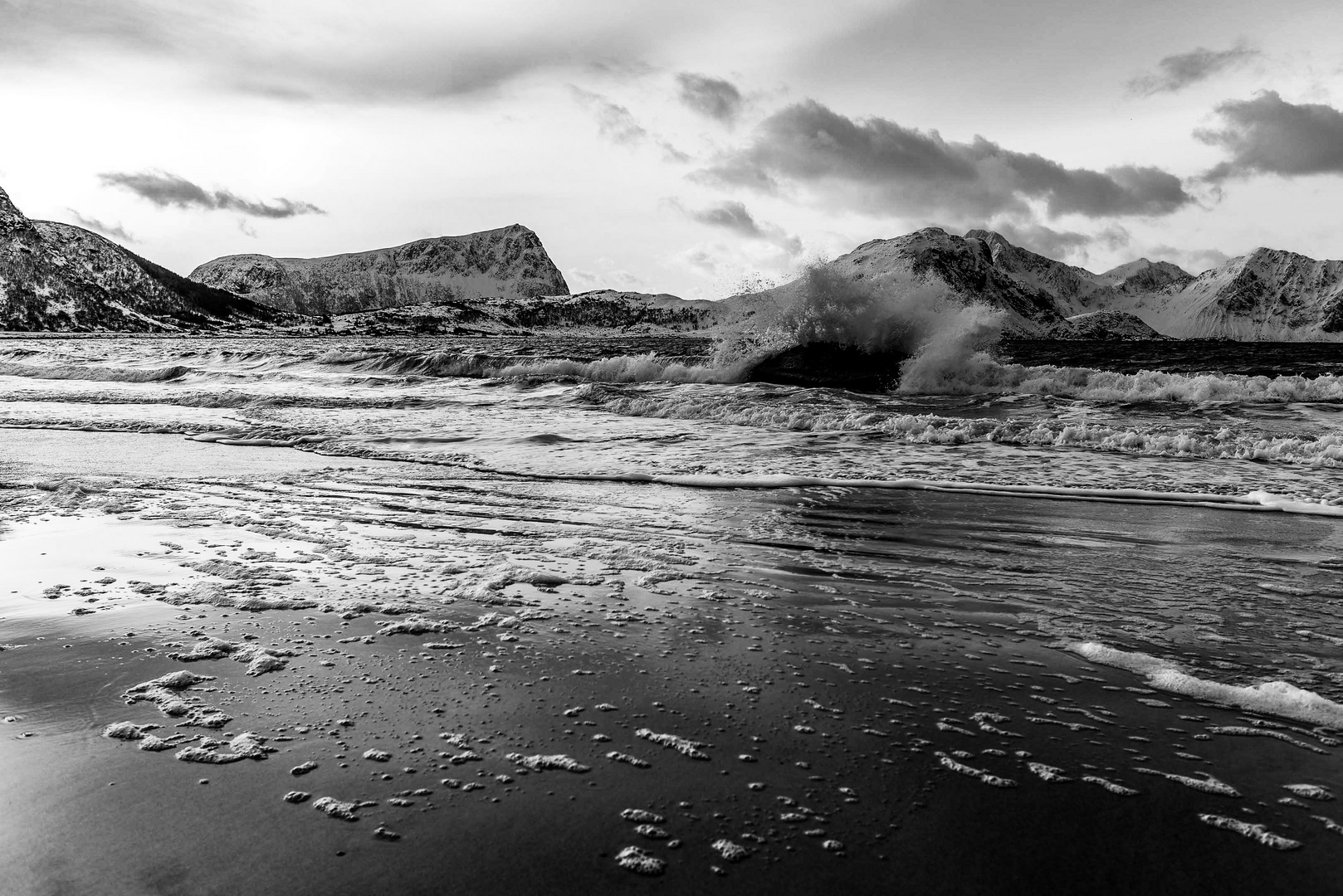 Flakstad-Skagsanden Beach