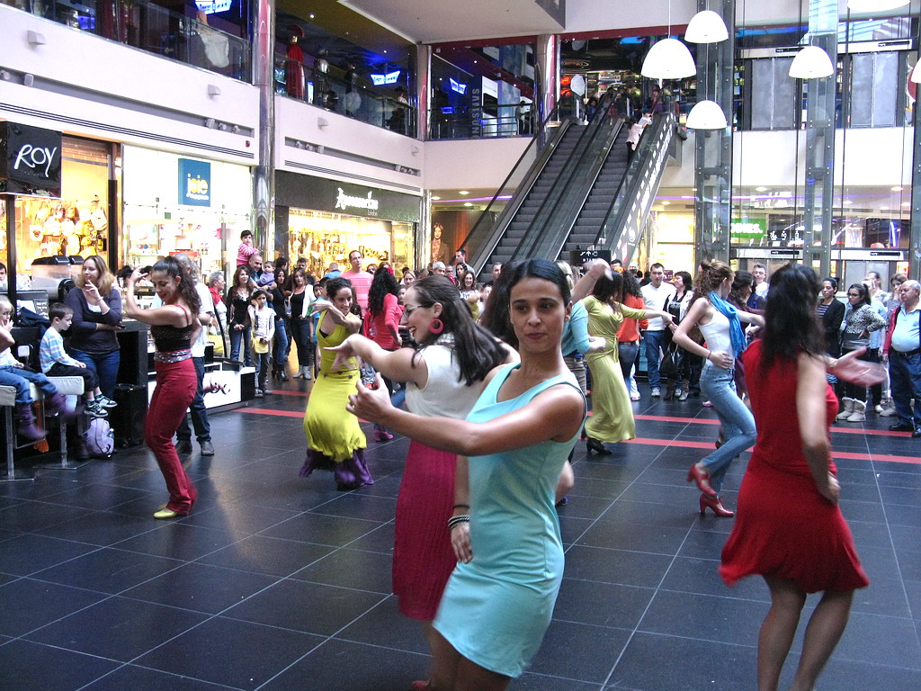 Flamenco dancers at the mall.