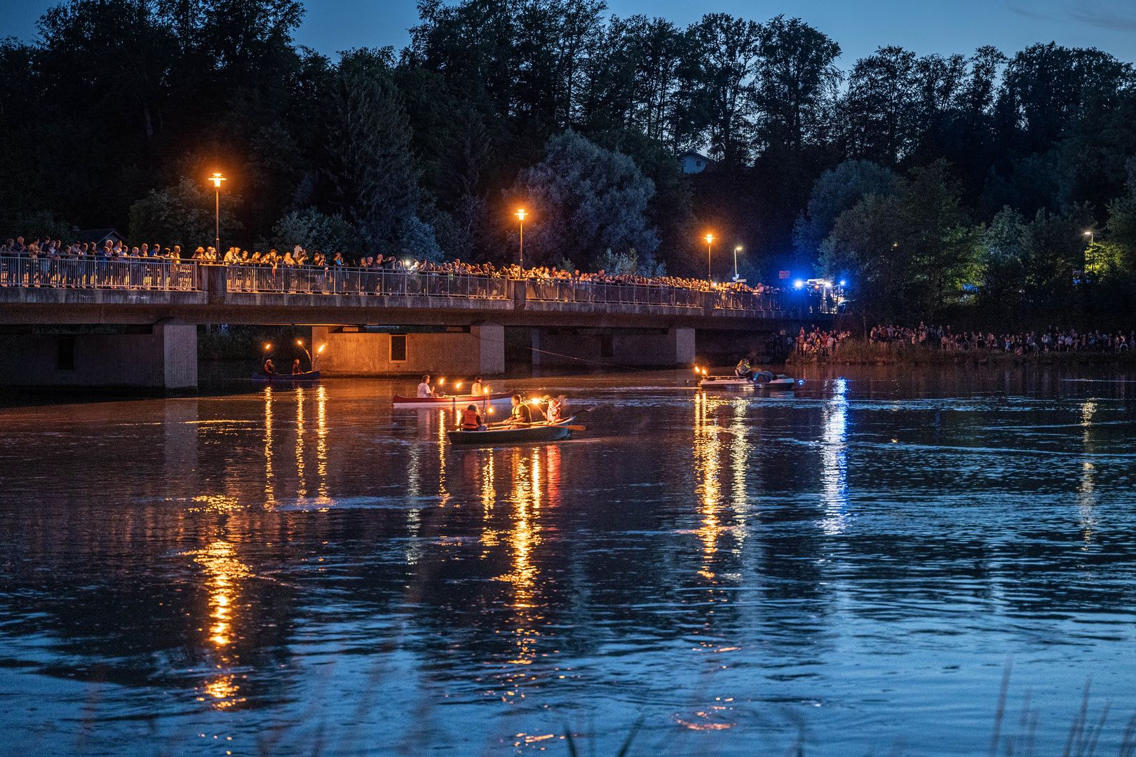 Flammen auf dem Wasser