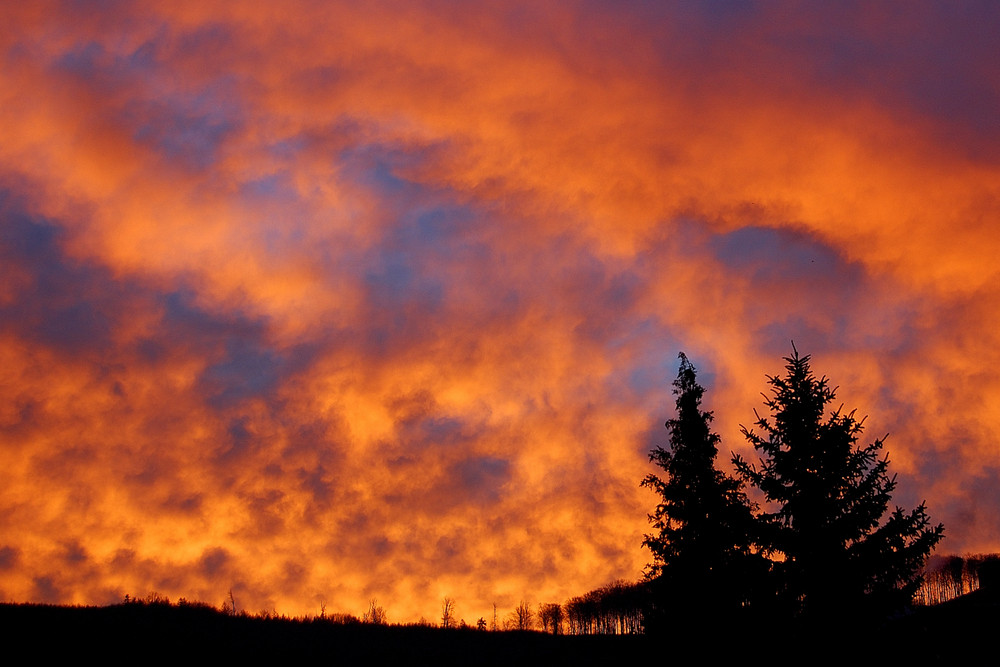 "Flammen" hinter dem Berg