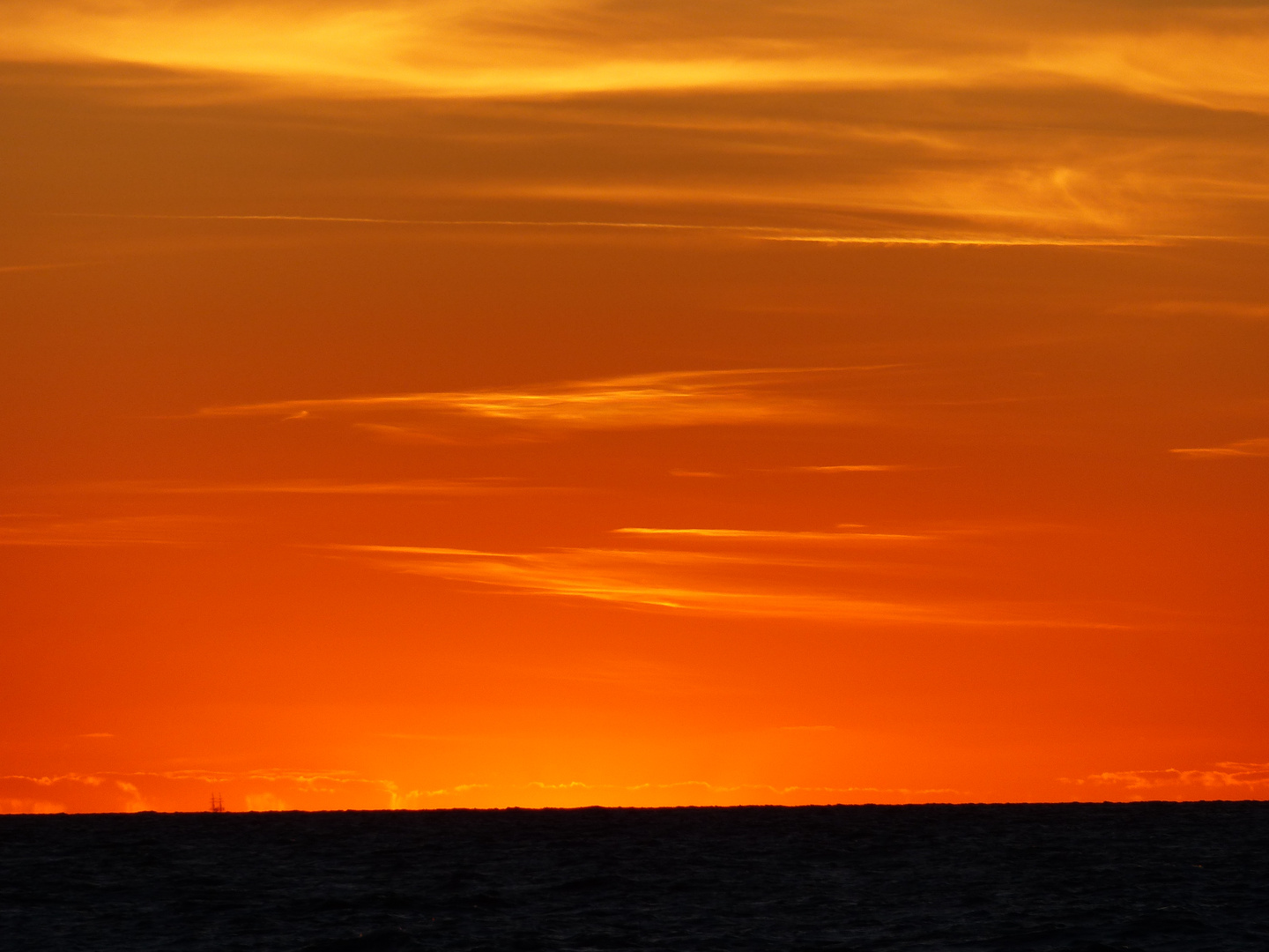 Flammenhimmel an der Ostsee