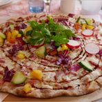 Flammkuchen mit Frischgemüse