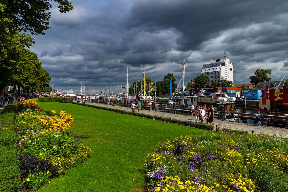 Flanieren am Alten Strom, Warnemünde