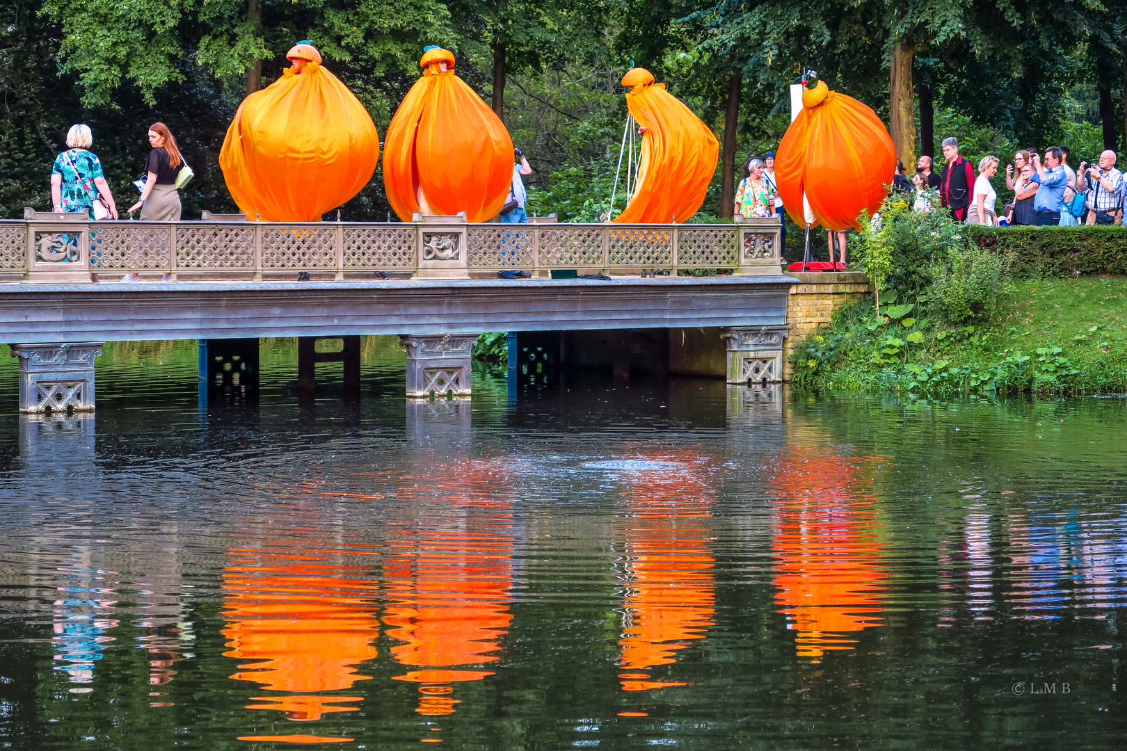 Flanierende Orangen I