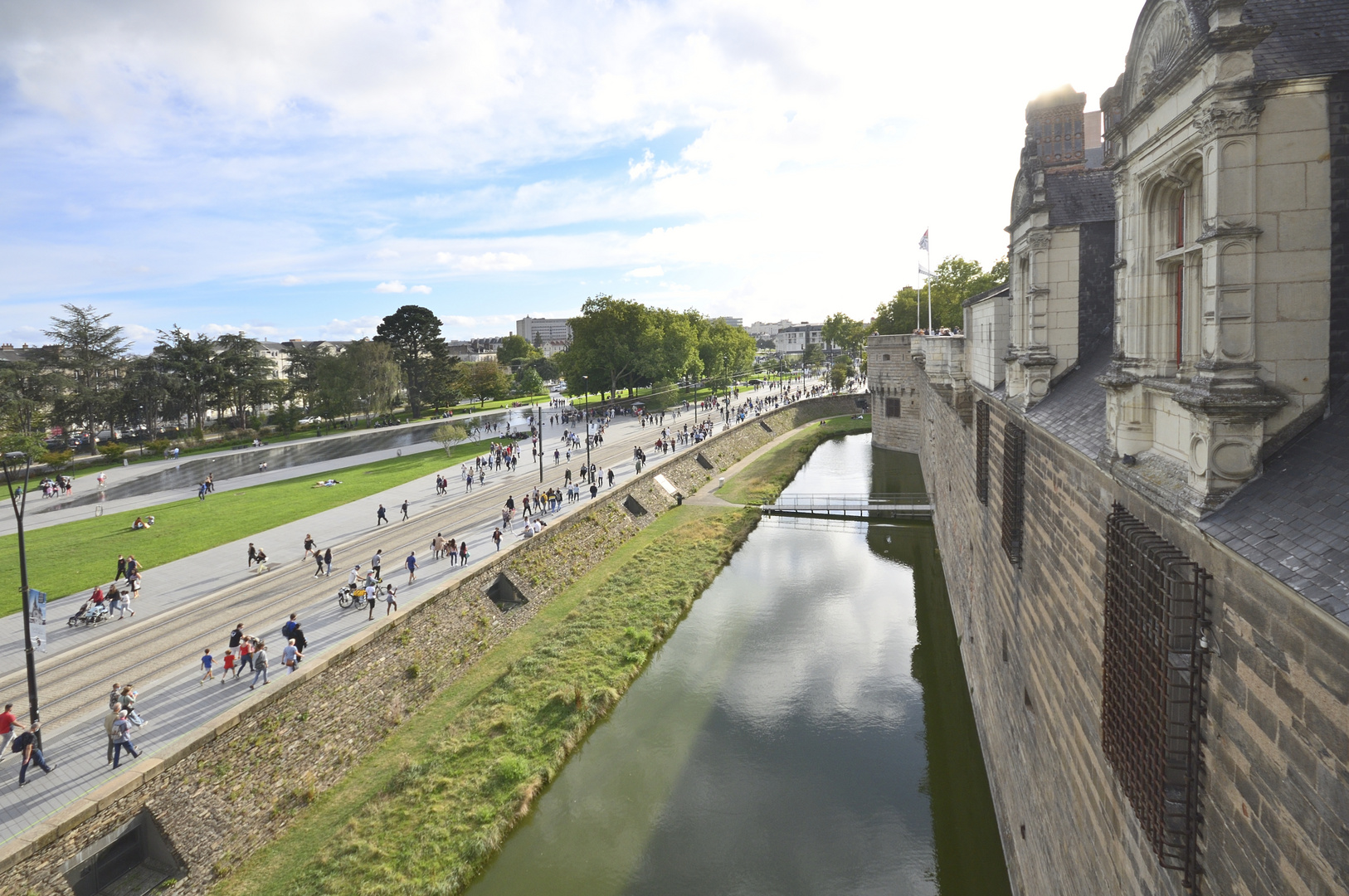 Flaniermeile am Schloß der Herzöge der Bretagne, Nantes