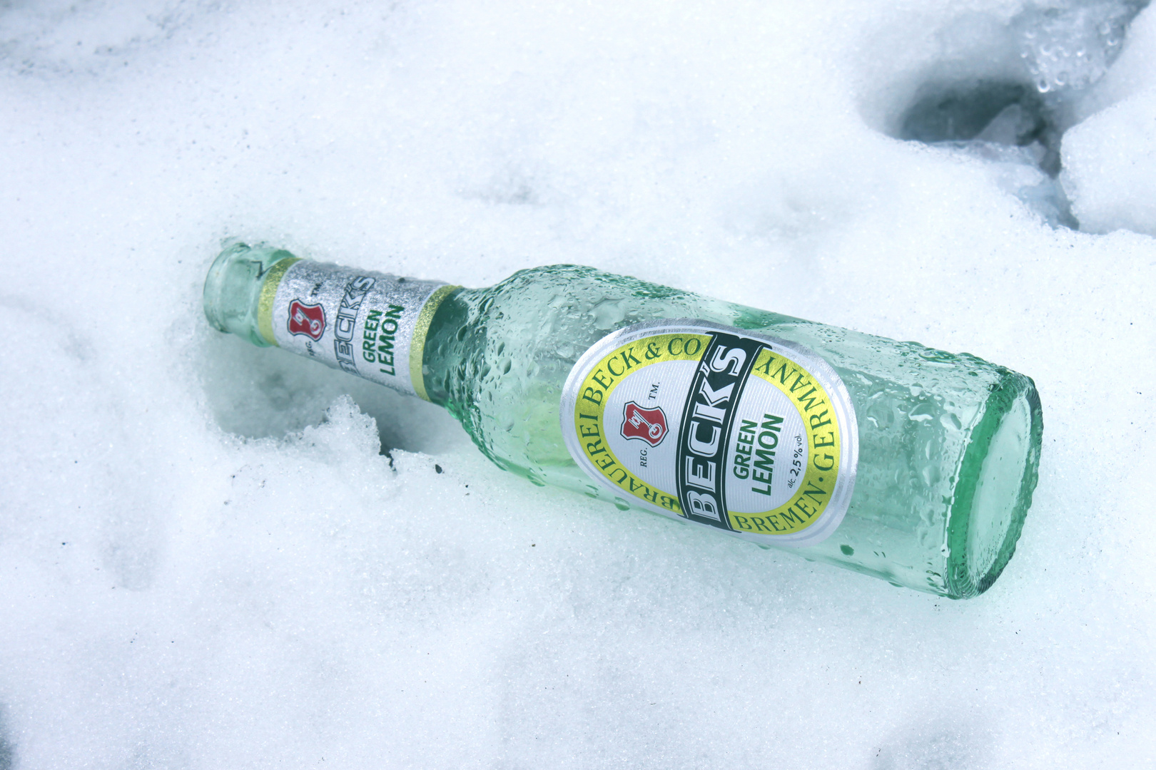 Flasche im Schnee