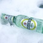 Flasche im Schnee