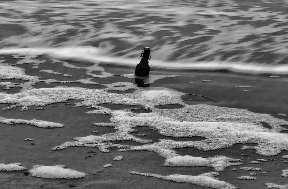 flasche leer im meer ...