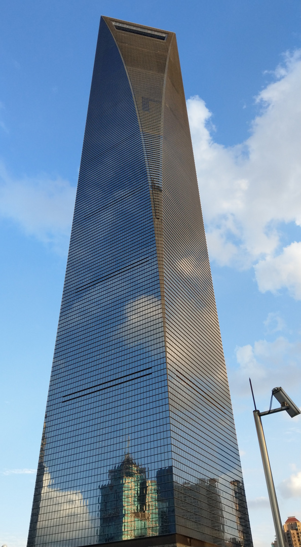 Flaschenöffner - der Shanghai World Financial Center