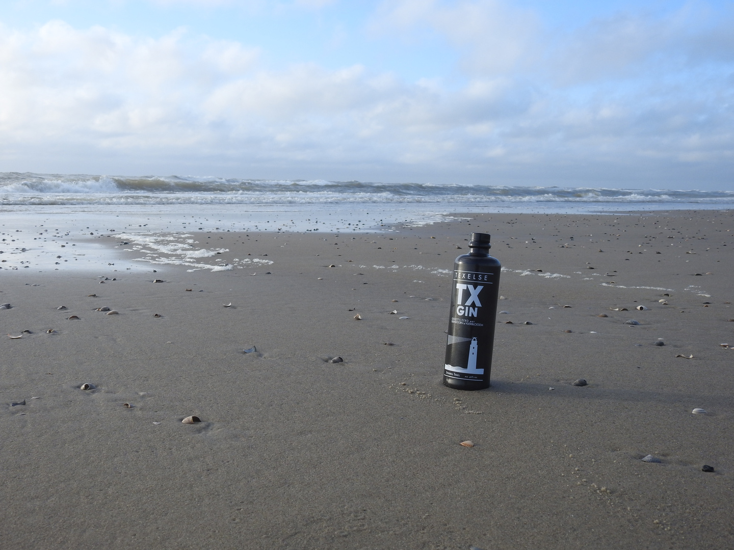 "Flaschenpost" am Strand von Texel