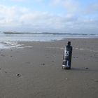 "Flaschenpost" am Strand von Texel