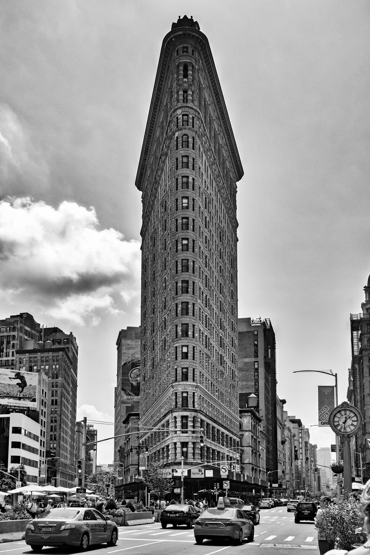 FLATIRON BUILDING