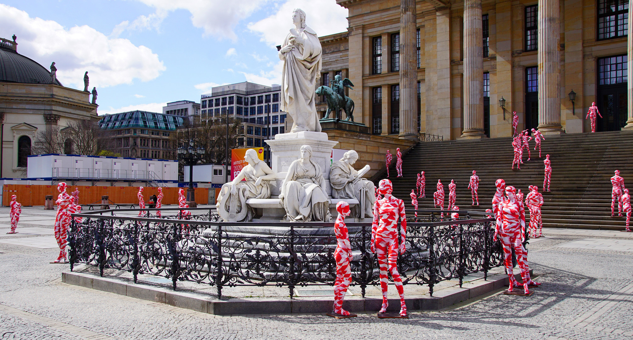 Flatterbandpuppen auf dem Gendarmenmarkt