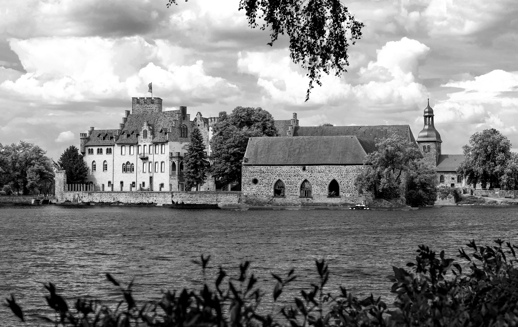 Flechtingen (8) Das Wasserschloss.mit Schlossteich