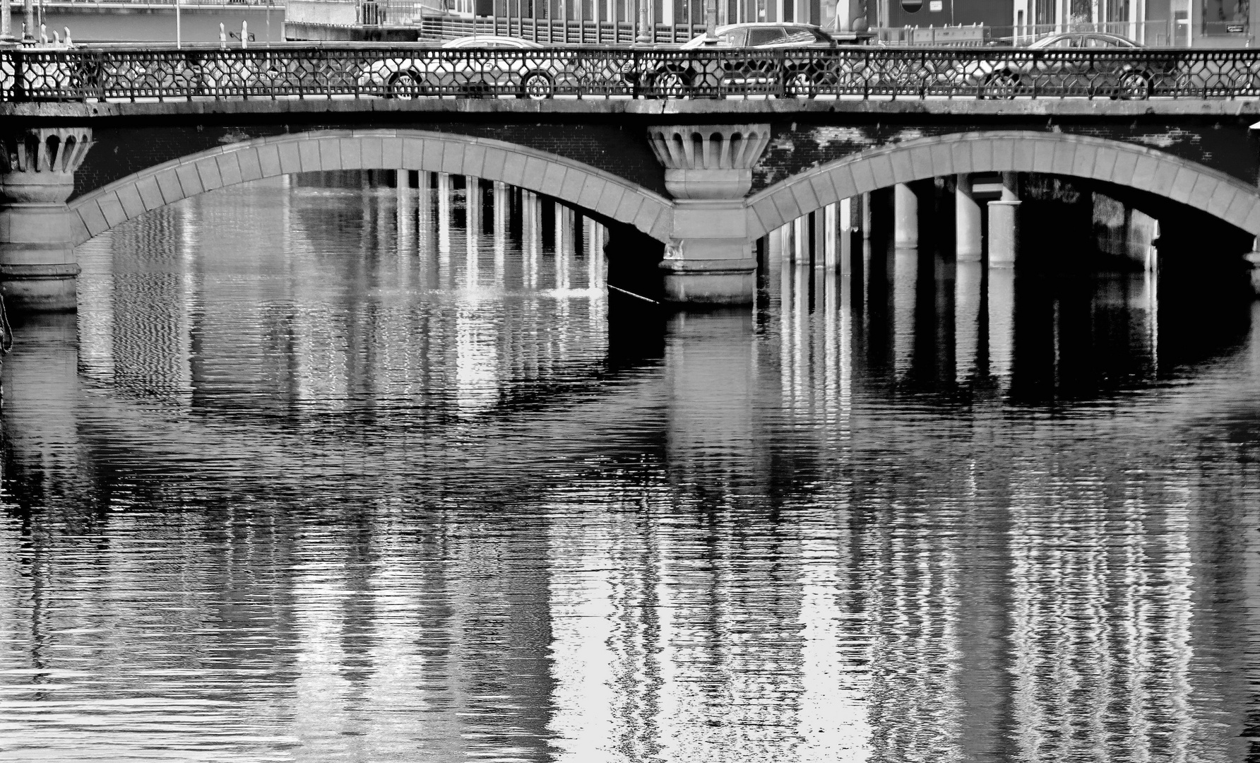 Fleetbrücke verspiegelt.....