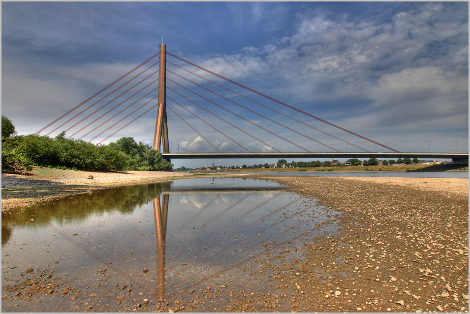 Fleher Brücke von Neuss aus gesehen :-)