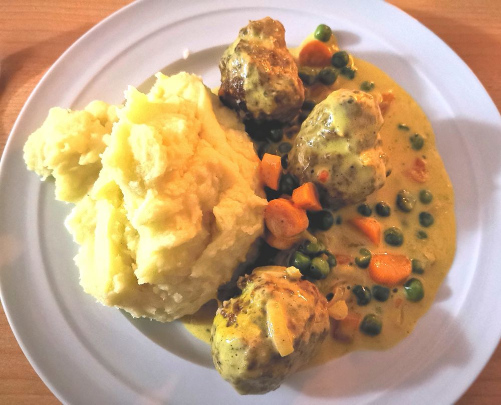 Fleisch Bällchen in Gemüse Sauce und Püree Foto &amp; Bild | deutschland ...