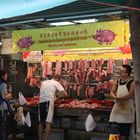 Fleischverkäufer auf Markt in Hong Kong