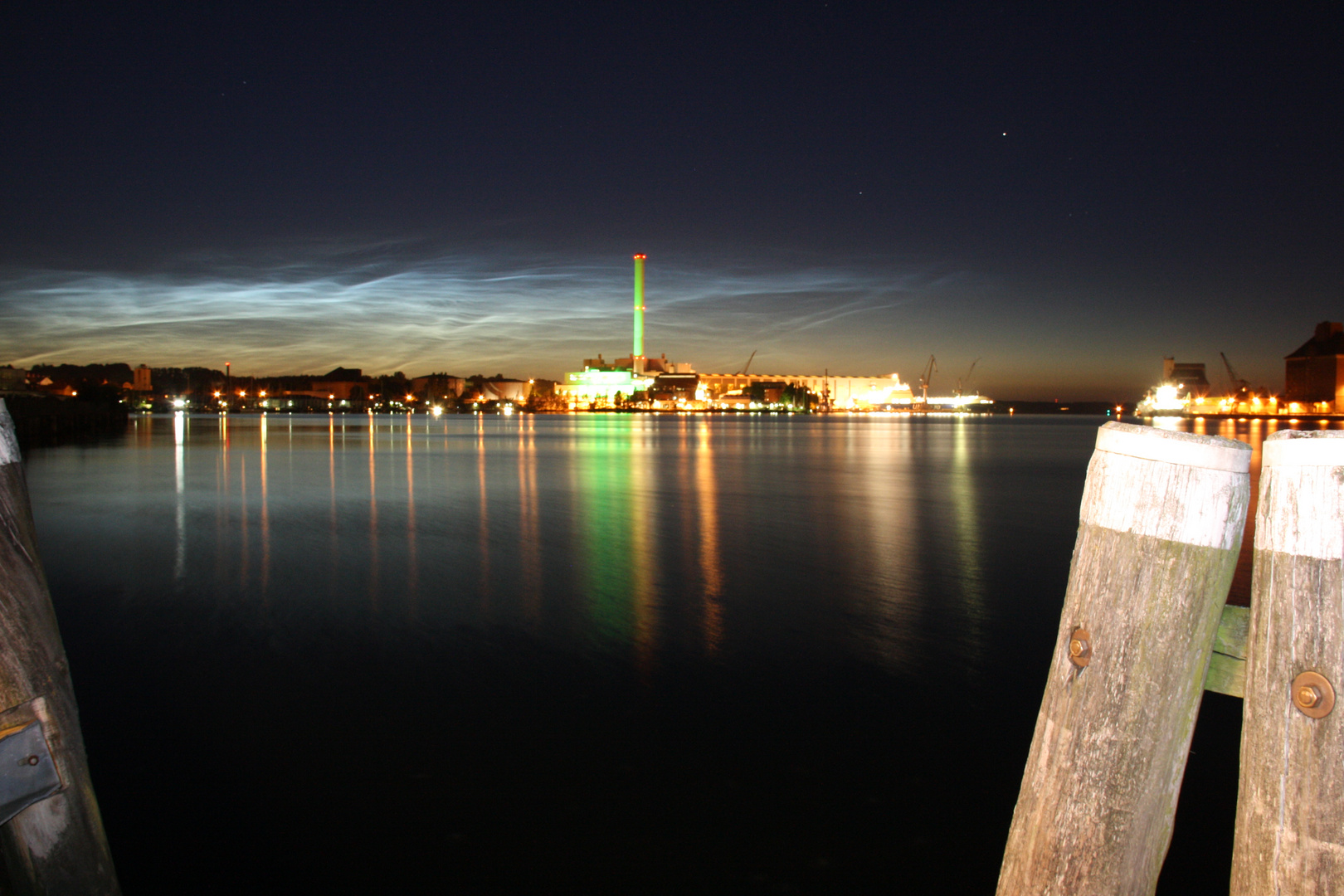 Flensburgs Werft+ Stadtwerke bei Nacht