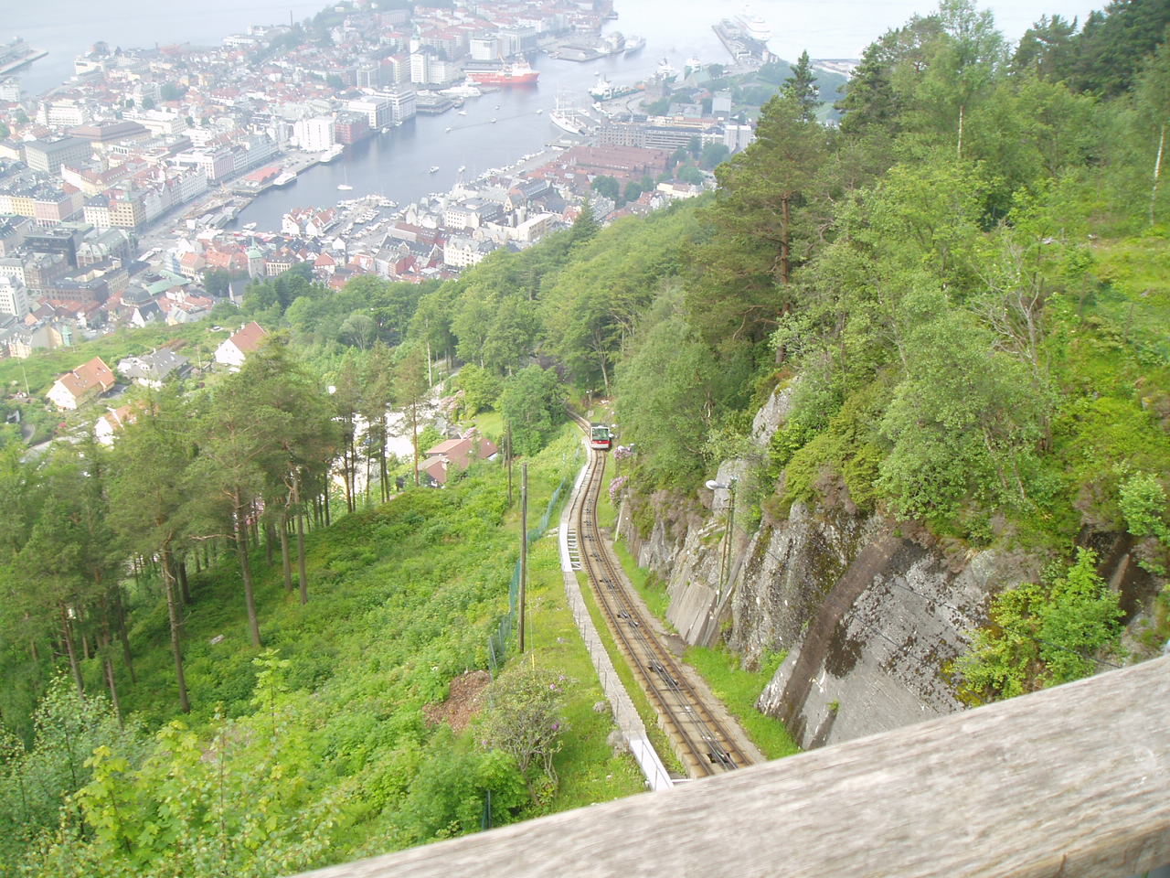 Fløibanen und Bergen von oben