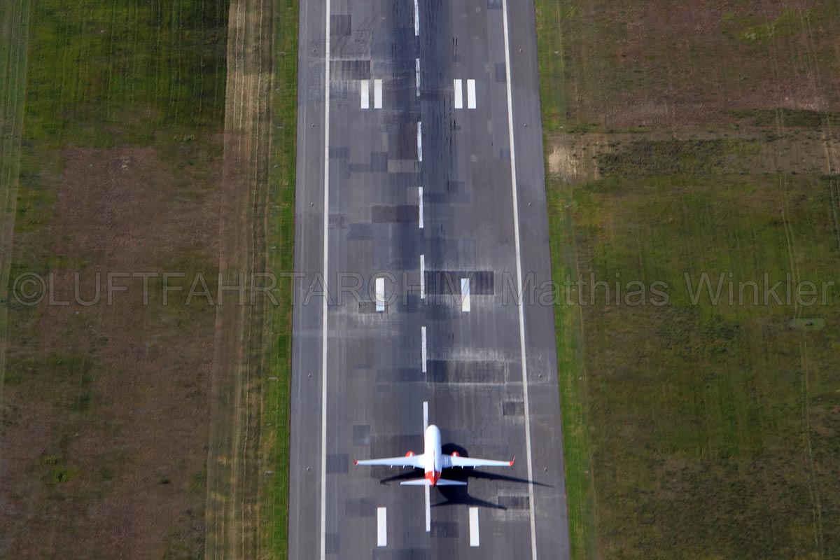 Flickenteppich Startbahn 26L Berlin-Tegel