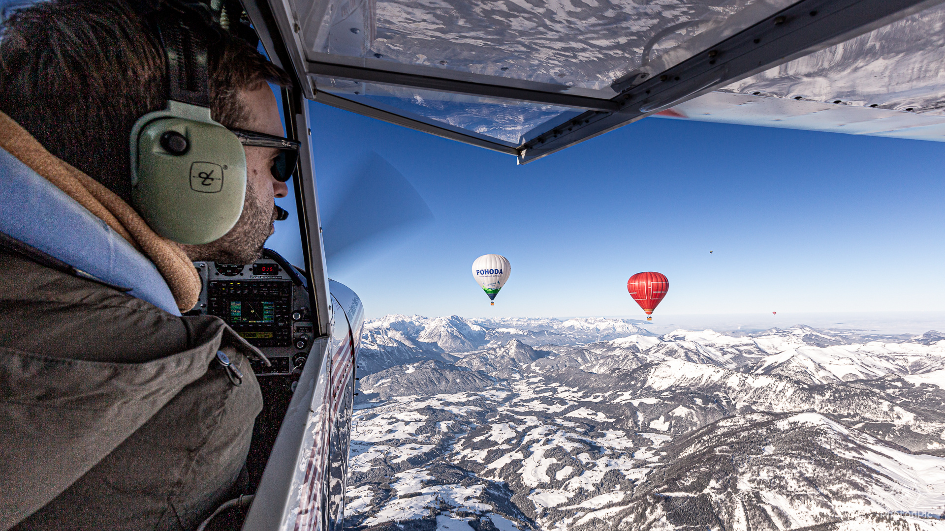 Fliegen in den Alpen gemeinsam mit Heißluftballons