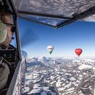 Fliegen in den Alpen gemeinsam mit Heißluftballons