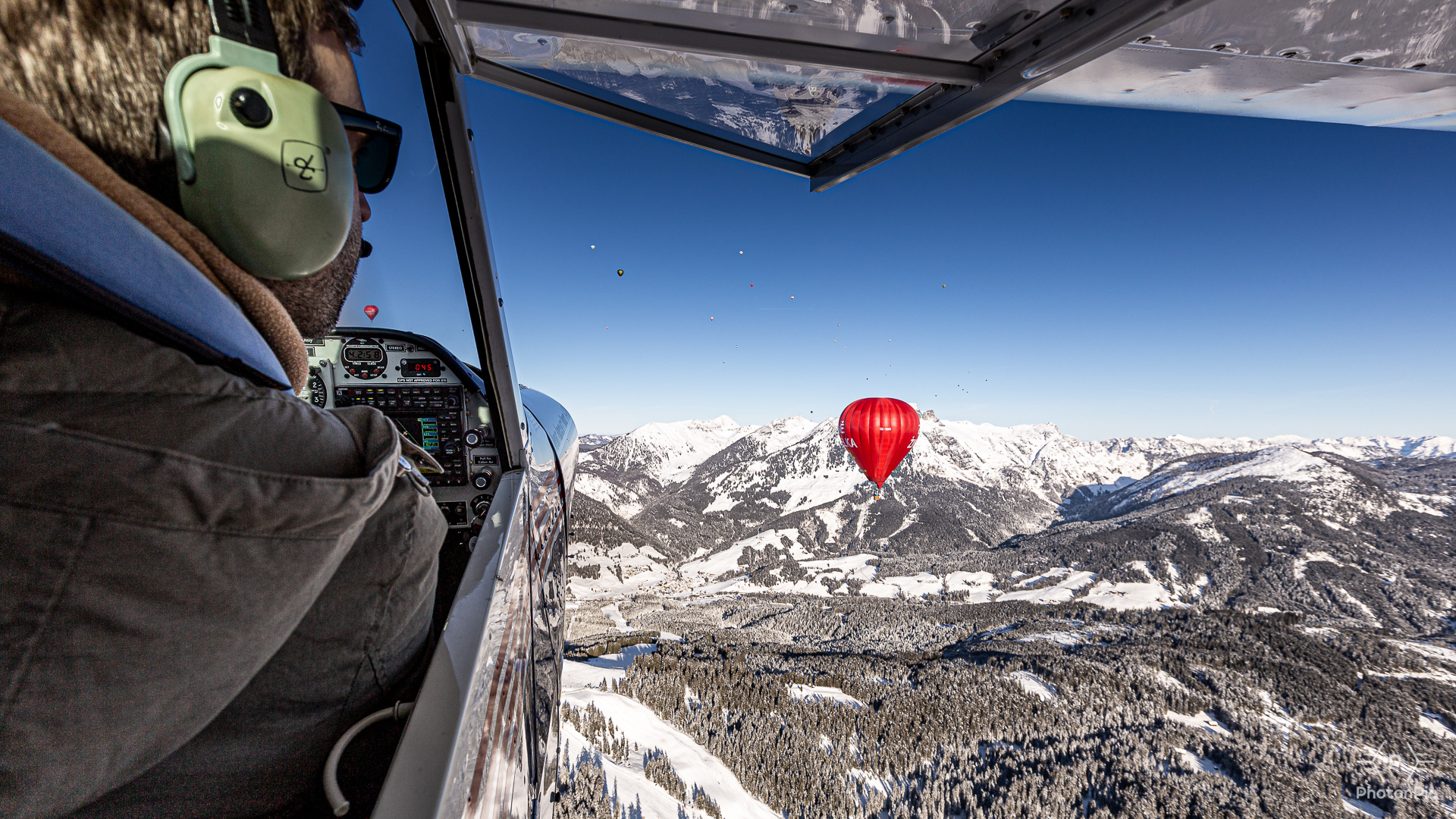 Fliegen in den Alpen gemeinsam mit Heißluftballons