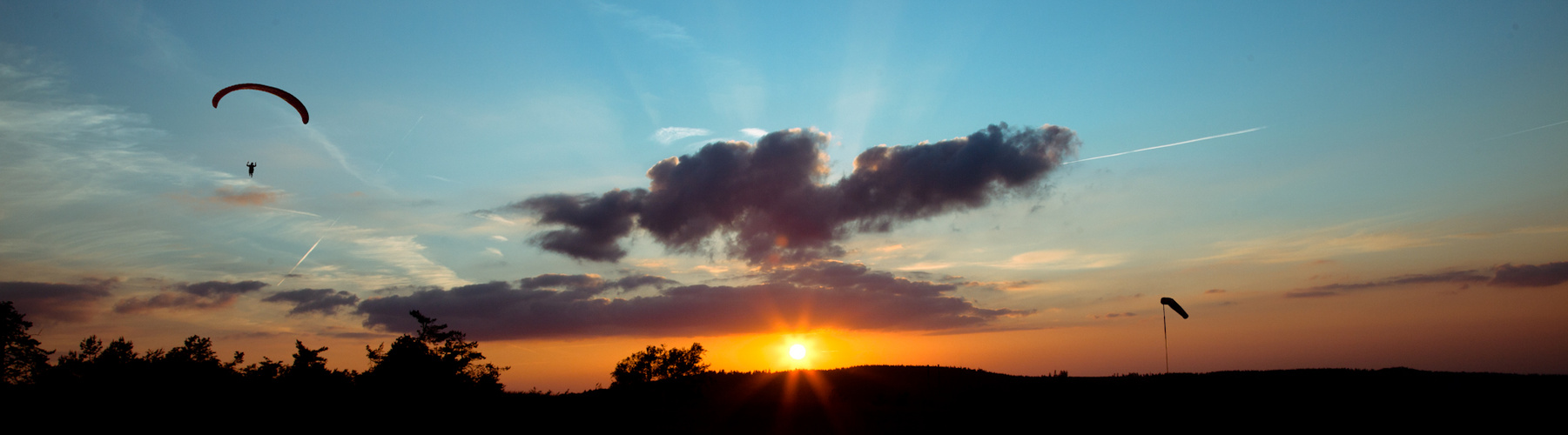 Fliegen in den Sonnenuntergang!