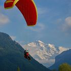 Fliegen vor großer Kulisse